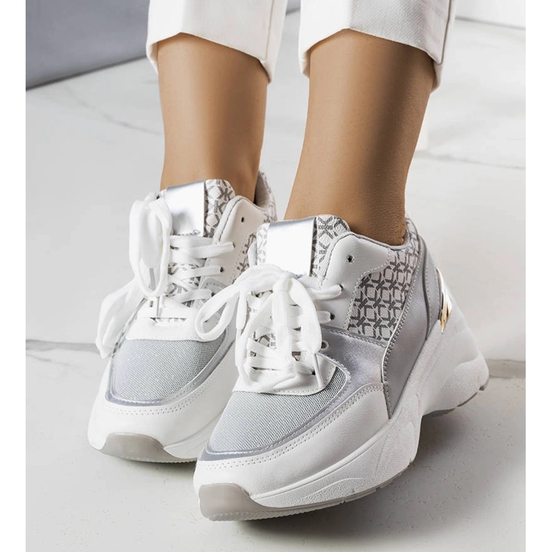 Graue Turnschuhe mit Lora-Monogramm 1