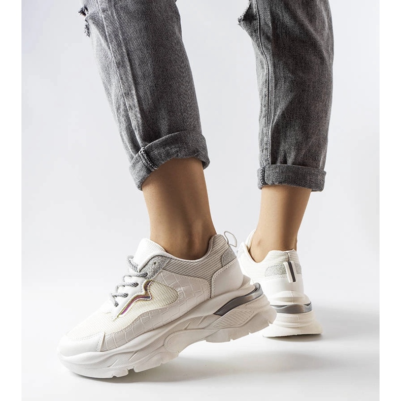 Weiße, mit Glitzer verzierte Sneakers von Beatrice 1