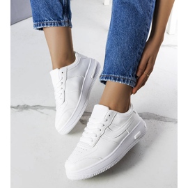 BM Weiße Sneaker auf dicker Sohle von Kim 1