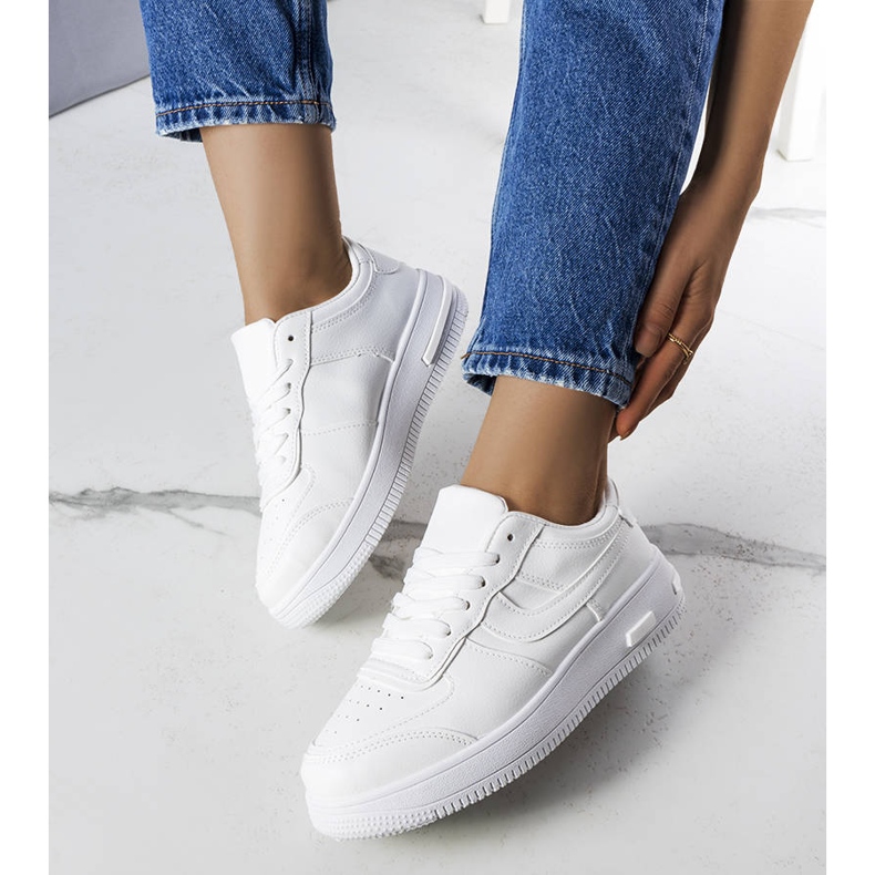 BM Weiße Sneaker auf dicker Sohle von Kim 1