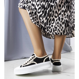 PA1 Schwarze Plateausneaker von Connie 1