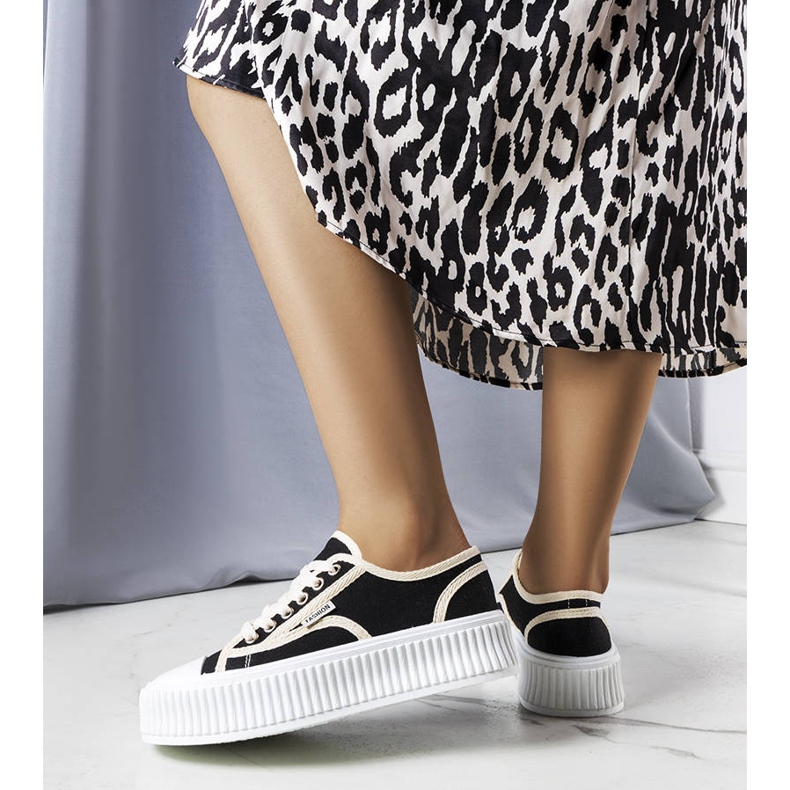 PA1 Schwarze Plateausneaker von Connie 1