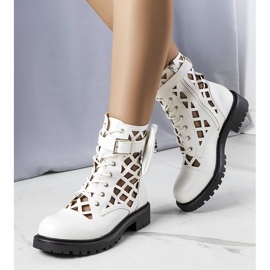 Cecelia weiße durchbrochene Stiefel 1