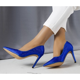 Blaue Pins verziert mit Shine-Zirkonen 1