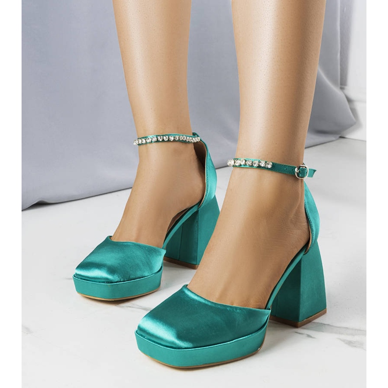 Grüne, mit Strass verzierte Pumps von Jodi 1