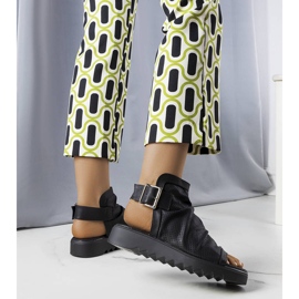 PA1 Schwarze, durchbrochene Sandalen von Beulah 2