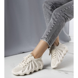 Luftige Sneaker in Beige von Muriel 1