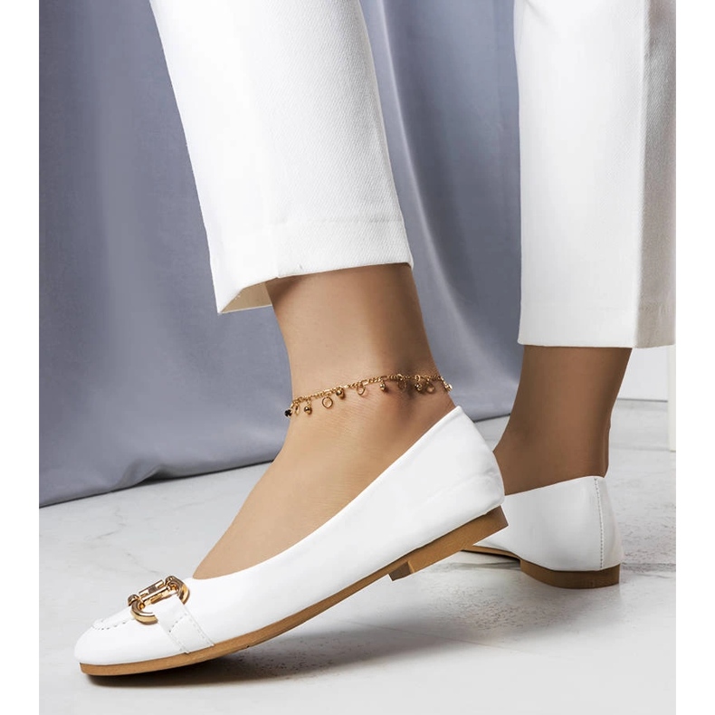 Weiße Ballerinas mit goldener Iris-Verzierung 1