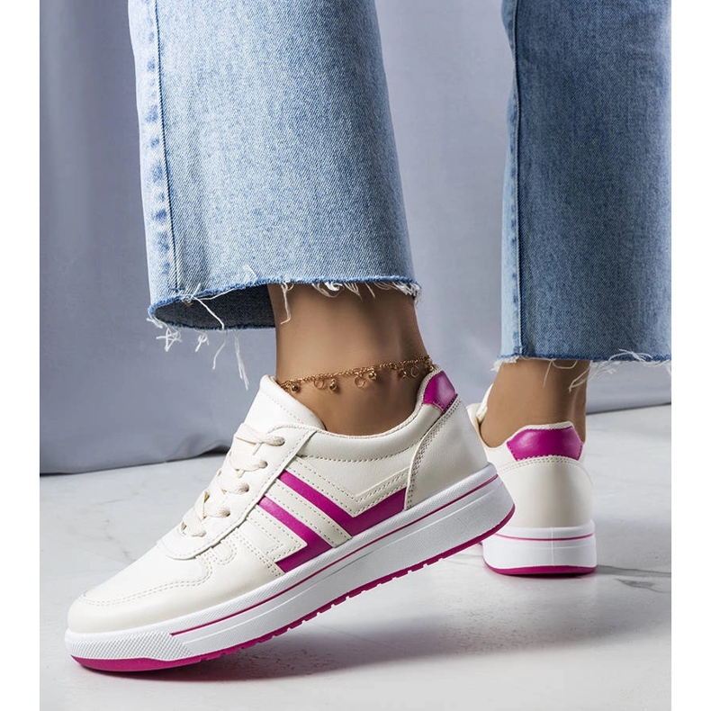 Cremefarbene Sneakers mit pinkfarbenen Einsätzen von Olympia beige 1