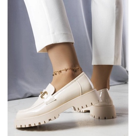 Beige lackierte Schuhe von Simard 1