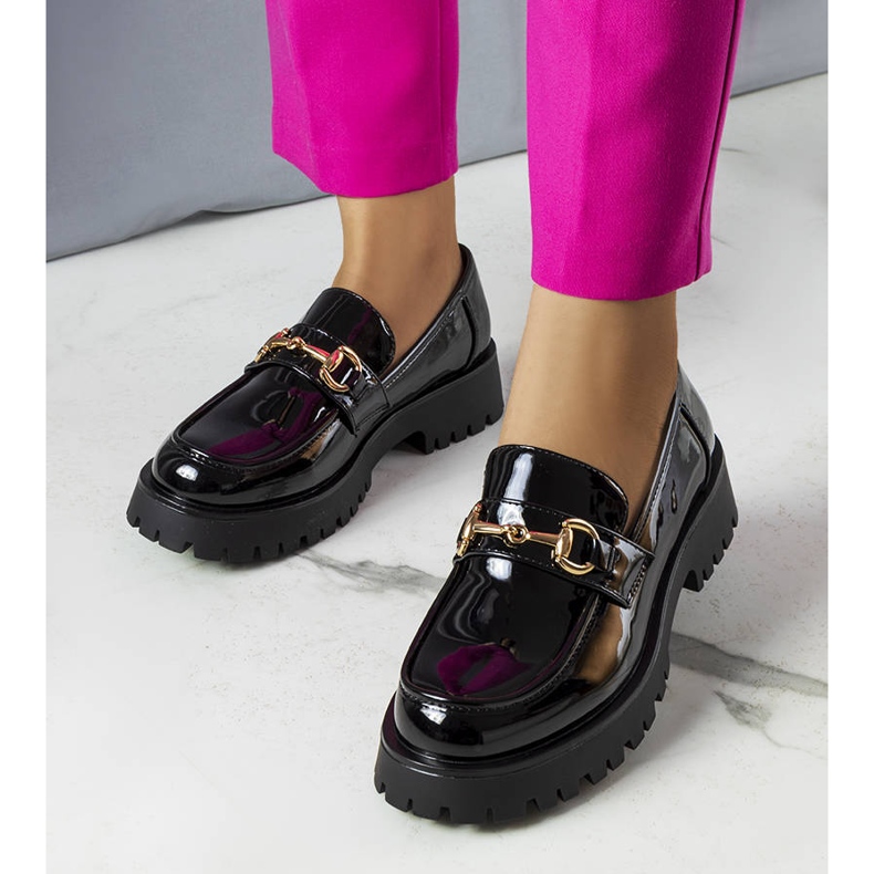 Schwarz lackierte Schuhe von Simard 1