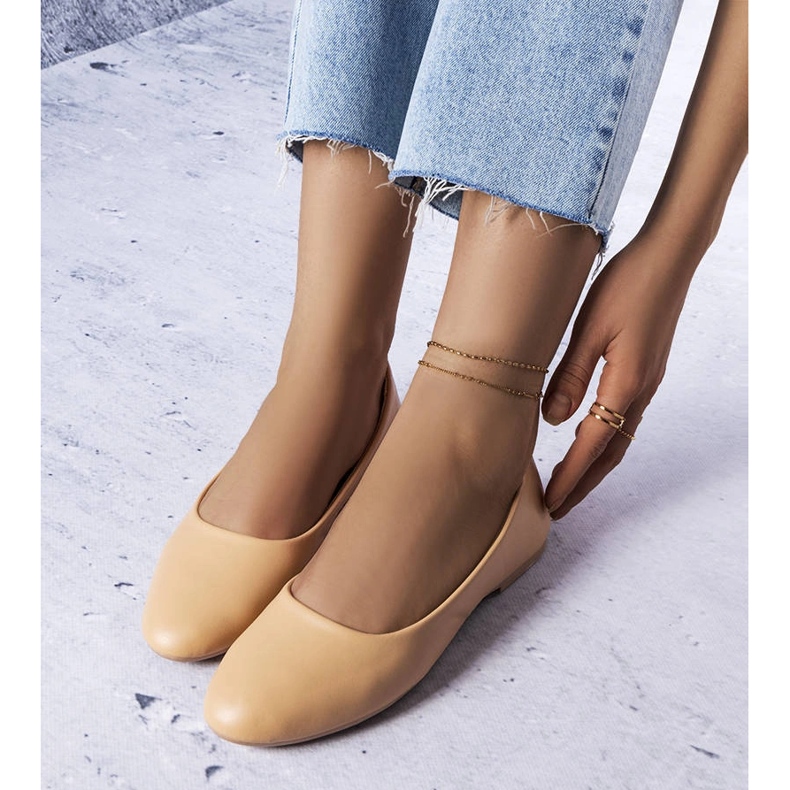 Beigefarbene Ballerinas mit Lederinnensohle von Truchon 1