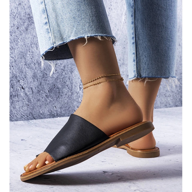 Schwarze Hausschuhe mit unregelmäßigem Obermaterial von Latourelle 1