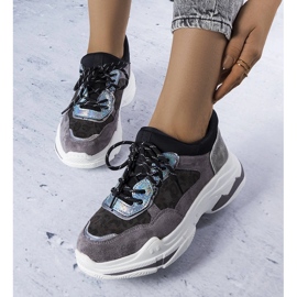 Graue Sneakers mit Savard-Einsätzen 1