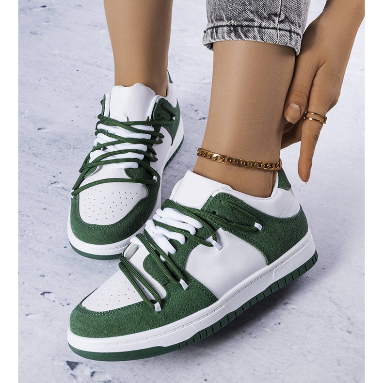 Grüne Sneaker aus Materialmix von Hila weiß 1