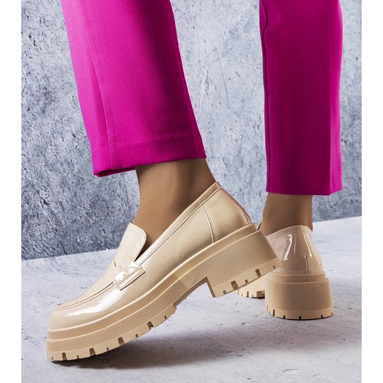 Beige lackierte Pumps von Phaneuf 1