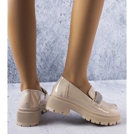 Beige lackierte Brogues mit Zirkonias von Mouss 1