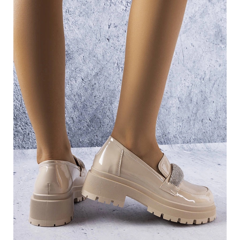 Beige lackierte Brogues mit Zirkonias von Mouss 1