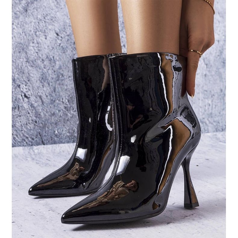 Mariette schwarze Lackstiefel mit hohem Absatz 1