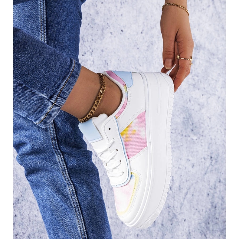 Weiße und blaue Plateauschuhe von Heloise 1