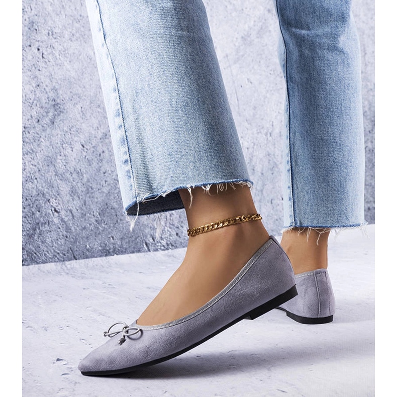 Graue Ballerinas mit spitzer Zehenpartie von Latour 1