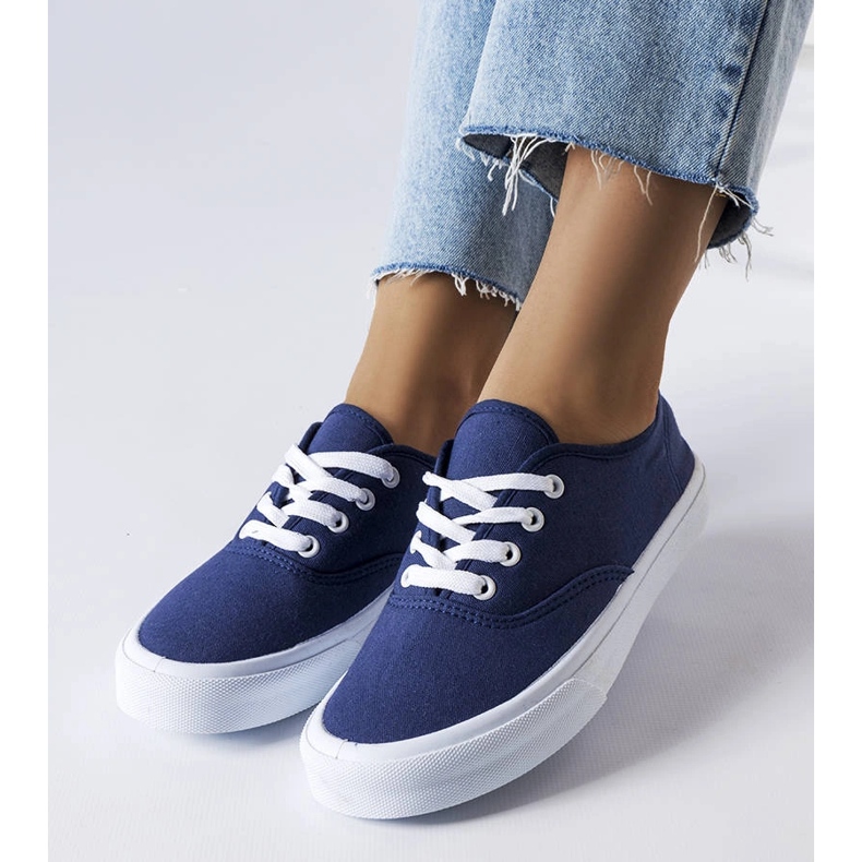 Marineblaue Sneaker aus Stoff von Fantina 1