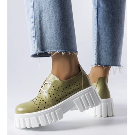 Grüne durchbrochene massive Schuhe von Camus 1