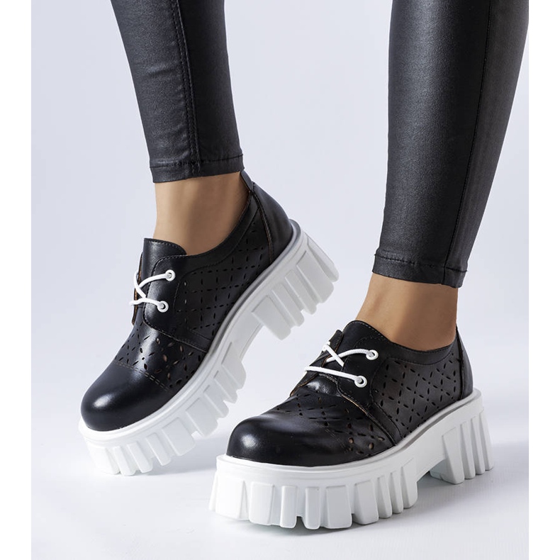 Schwarze durchbrochene massive Schuhe von Camus 1