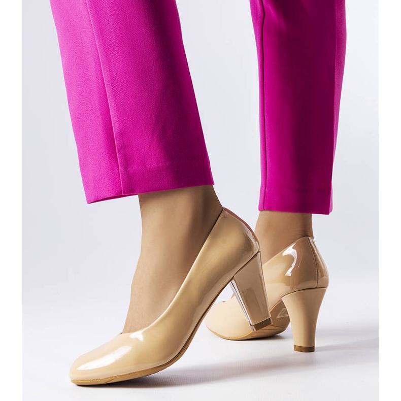 BM Beige Pumps aus Lackleder von Burkett 1