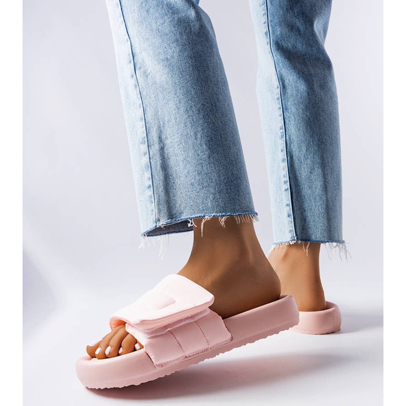 BM Rosafarbene Hausschuhe mit Klettverschluss von Aleron 1