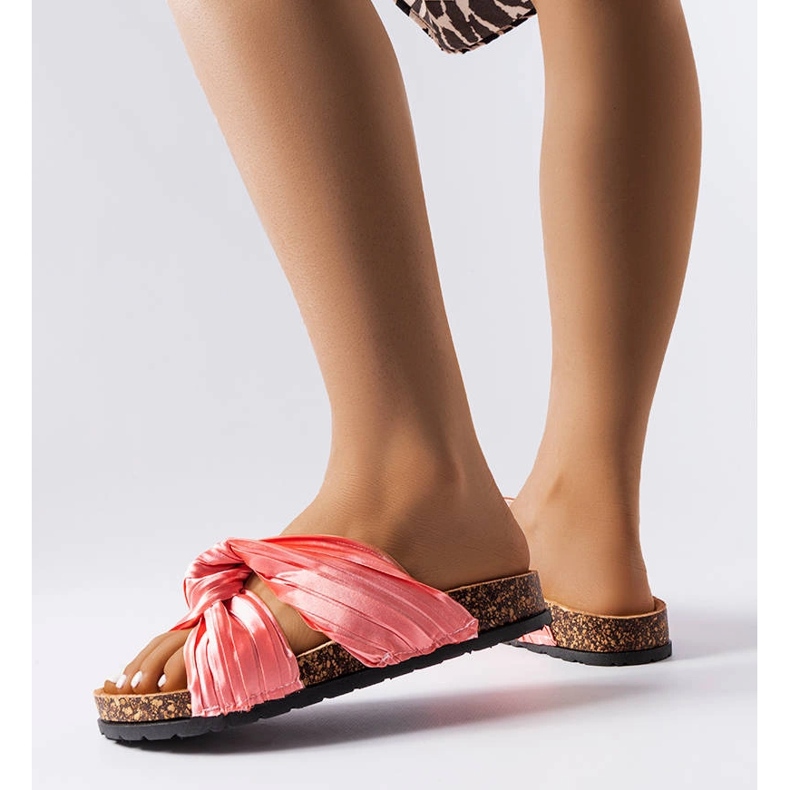 Rosa Hausschuhe mit Fresne-Stoff verziert 1