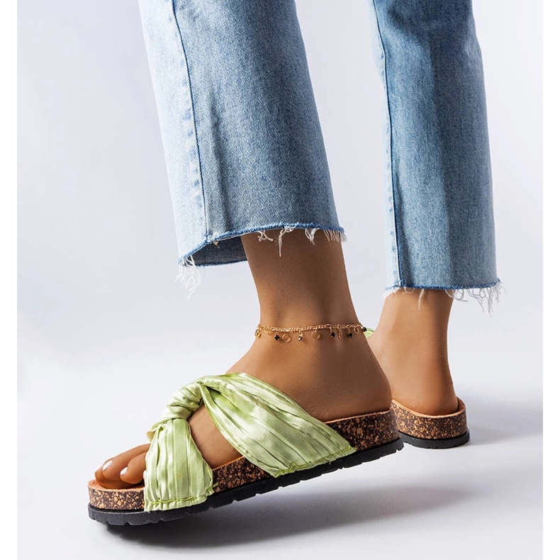 Grüne Hausschuhe mit Fresne-Stoff verziert 1