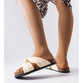 Beige Pantoletten mit Fresne-Stoff verziert 1