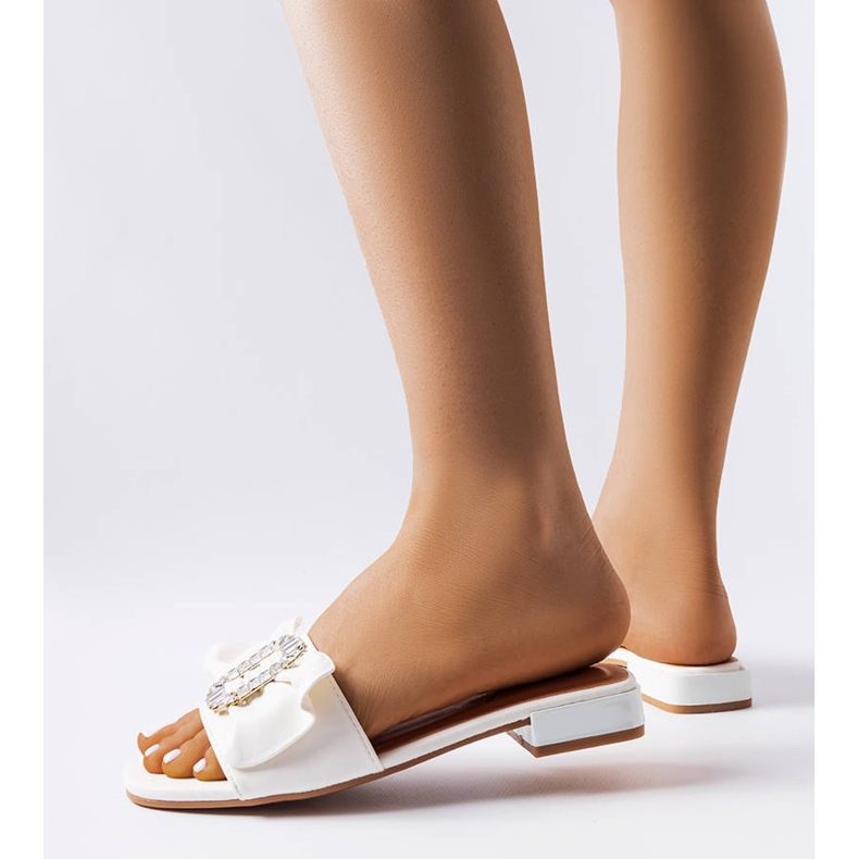 Weiße elegante Hausschuhe mit Strasssteinen von Fifi 1