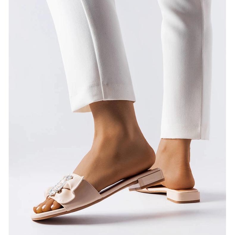 Beige elegante Hausschuhe mit Strasssteinen von Fifi 1