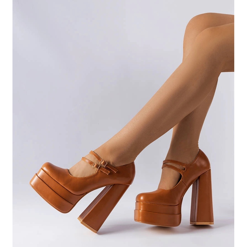 Braune Pumps mit hohem Absatz von Chouinard 1