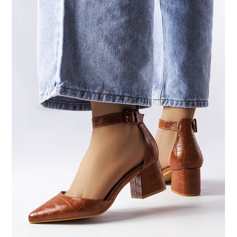 Braune Pumps mit Blockabsatz von Laliberté 2