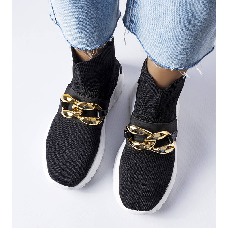 BM Baptiste schwarze Turnschuhe mit einer Kette 1