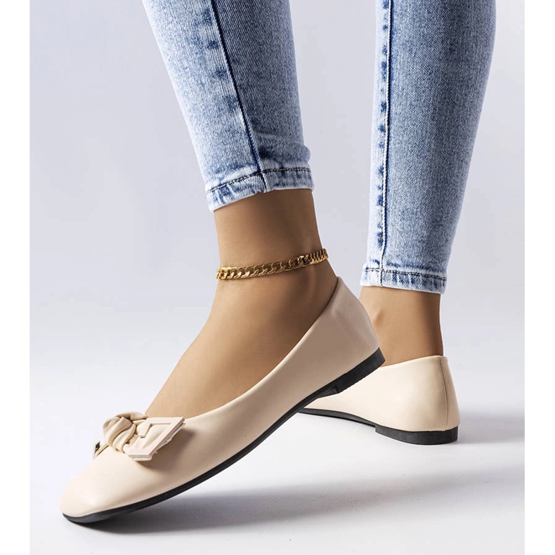 Hellbeige Ballerinas mit Schleife von Tabitha 1