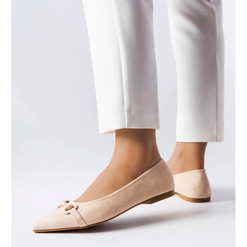 Beige flache Schuhe mit spitzer Zehenpartie von Aimé 1