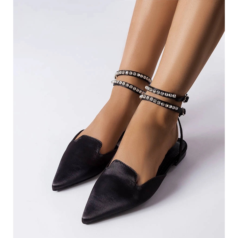 Schwarze Sandalen mit Satin-Finish von Hewes 2