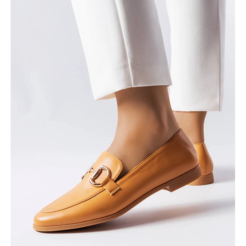 Braune flache Loafer von Jomphe orange 1