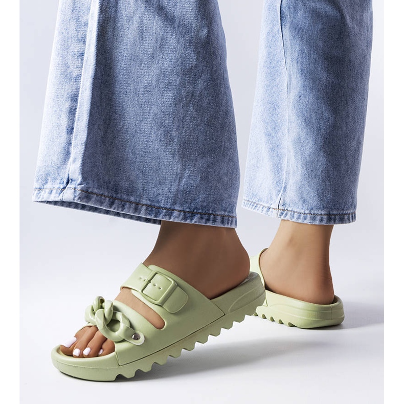 Grüne Gummi-Flip-Flops 2