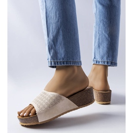 Beigefarbene, durchbrochene Keilsandalen von Bourque 1