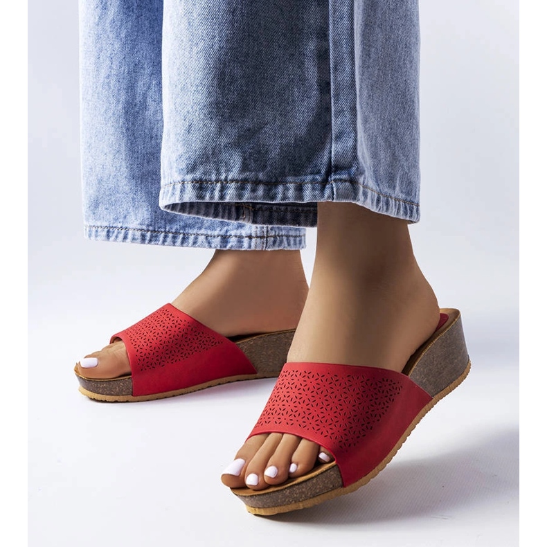 Rote durchbrochene Keilslider von Bourque 1