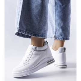 Weiße Sneakers mit Glitzereinsätzen von Bonevil 1