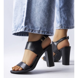 Rachelles schwarze Stiletto-Sandalen 1