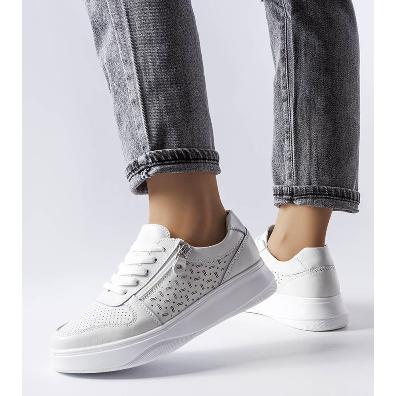 Weiße Lederschuhe, verziert mit einem Jezzi-Reißverschluss 1