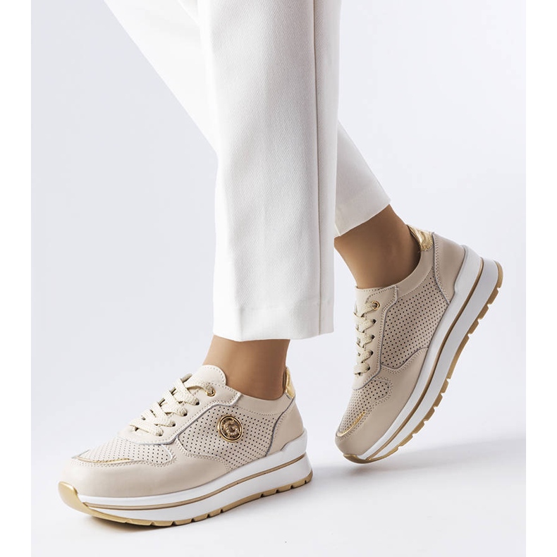 Beige Lederschuhe mit Lochmuster von Talbot 2