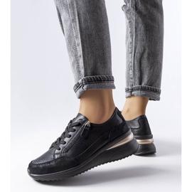 Schwarze durchbrochene Lederschuhe von Fleur 2